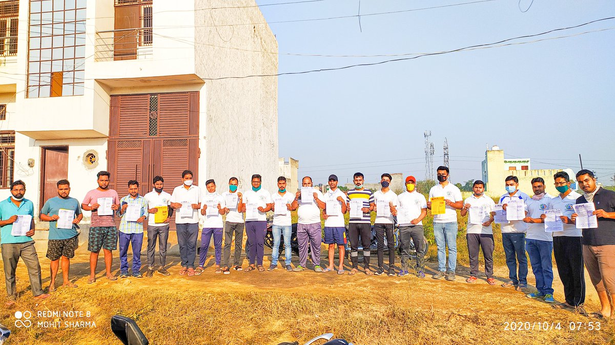 MohitSh14500342's tweet photo. युवा जल संरक्षण समिति द्वारा रविवार में जल जागरुकता अभियान चलाया गया! https://t.co/Mf6NSUpYpk