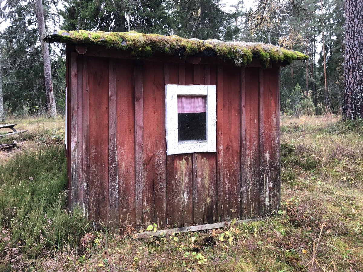 Möte med länsstyrelsen idag om en kulturmiljö i finnmarken. Tog mig sedan en annan väg på väg tillbaka och hamnade på en märklig, men spännande plats. Kändes lite som en annan värld. Långt ut i vildmarken.