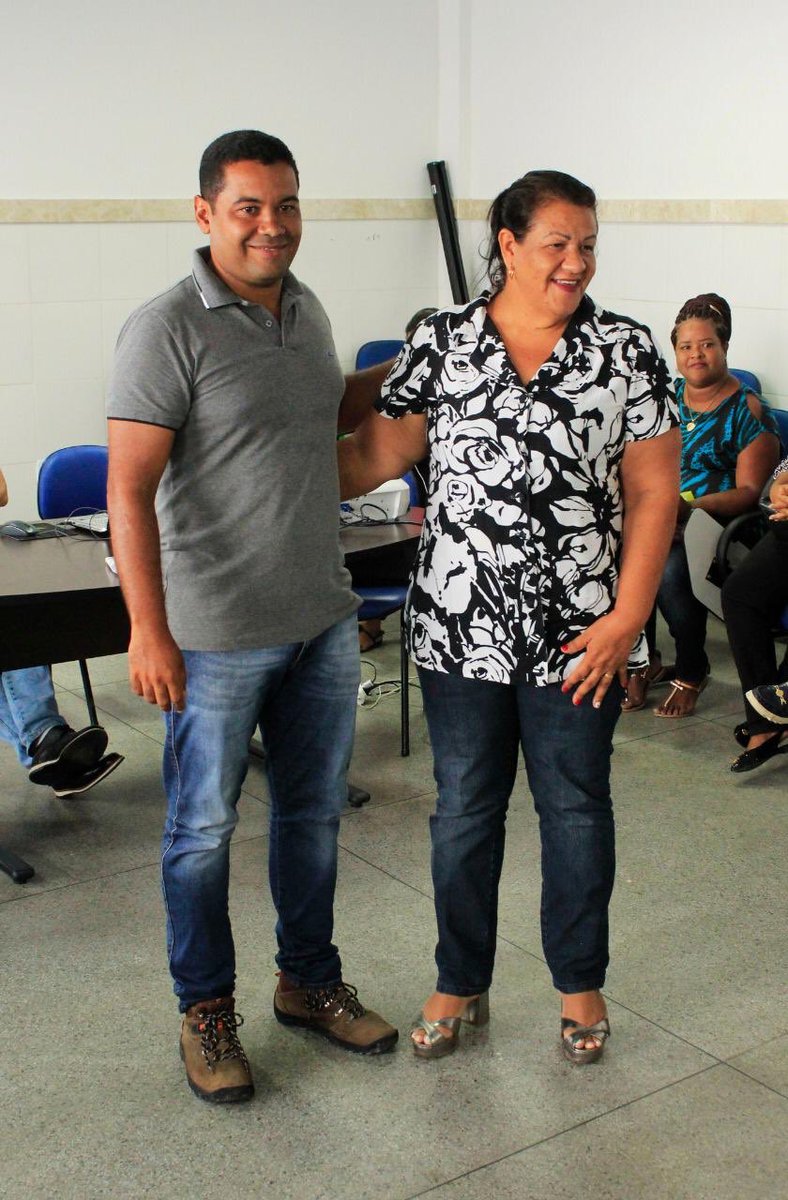 valnicioarmede's tweet photo. Hoje, no #DiadoPrefeito, reforço minha gratidão e admiração pelo trabalho da prefeita Vera em prol de Maragojipe. Aproveito para reafirmar o meu compromisso em fazer o nosso município continuar no caminho certo! #V55 #VeraéValnicio https://t.co/hKTCv6INvT