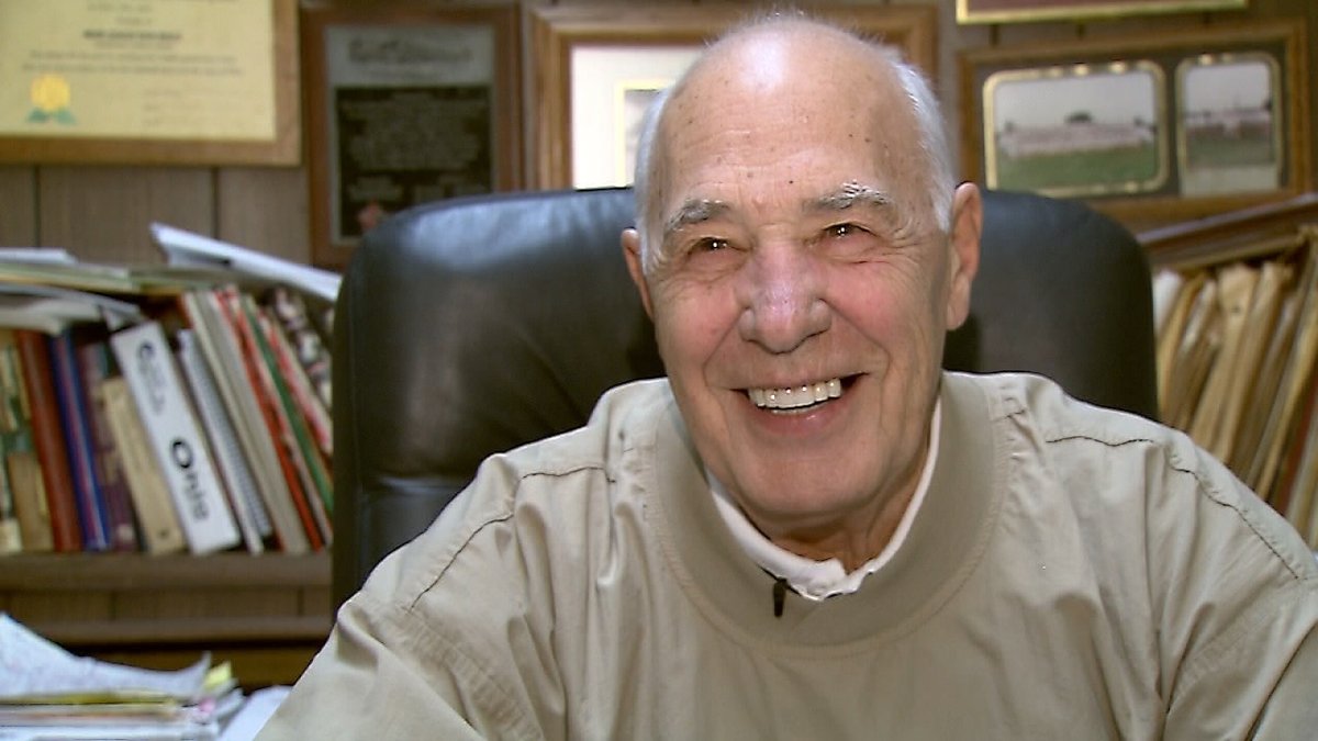 WKBNSports's tweet photo. Legendary football coach Don Bucci retires as Cardinal Mooney Athletic Director https://t.co/KJPWQLHk7f https://t.co/7rpKD8ntmY