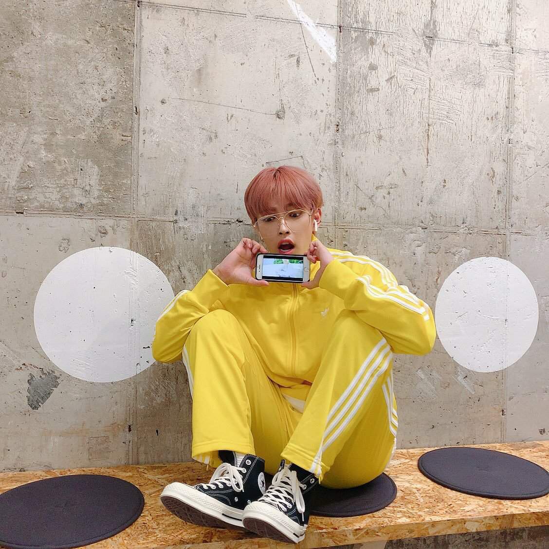— ateez’s leader kim hongjoong being himself in tiny, a thread