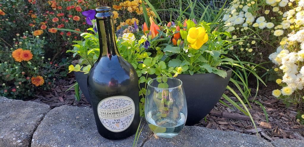 hvwinegoddess's tweet image. 16 minutes until #Prosecco time with @Vignetocomm and Val D'OCA Prosecco. Talking sustainability &amp;amp; pairings #winestudio