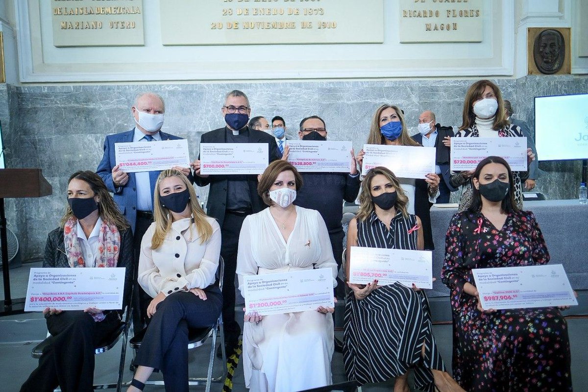 EnriqueAlfaroR's tweet photo. Sin salud no hay nada y no podemos regatear. Gracias, de corazón, a @galilea_2000, @ac_Canica, @GranEsperanzaAC, @ComplicesAC, @NNinosCancer, @rvidasac, @cruzrosagdl, @caritasgdl,  @FundHospitales civiles AC y muy en especial a @NARIZROJAAC, por todo lo que representan. https://t.co/8PUni8908H
