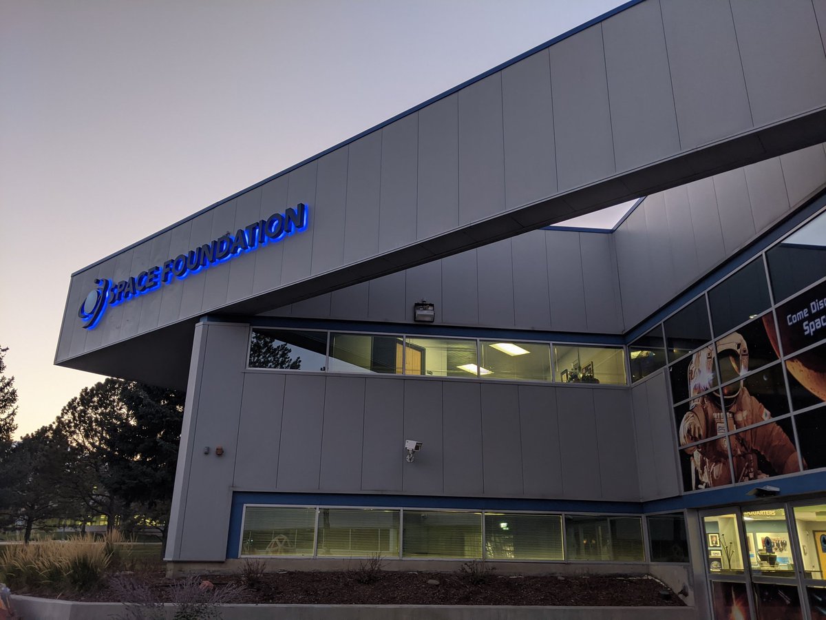 curatorofspace's tweet image. Waiting on the sun to set so we can start family star party already! 🤣 Check out our FB page at 7pm mountain time! @SFDCenter #space4fun #astronomy