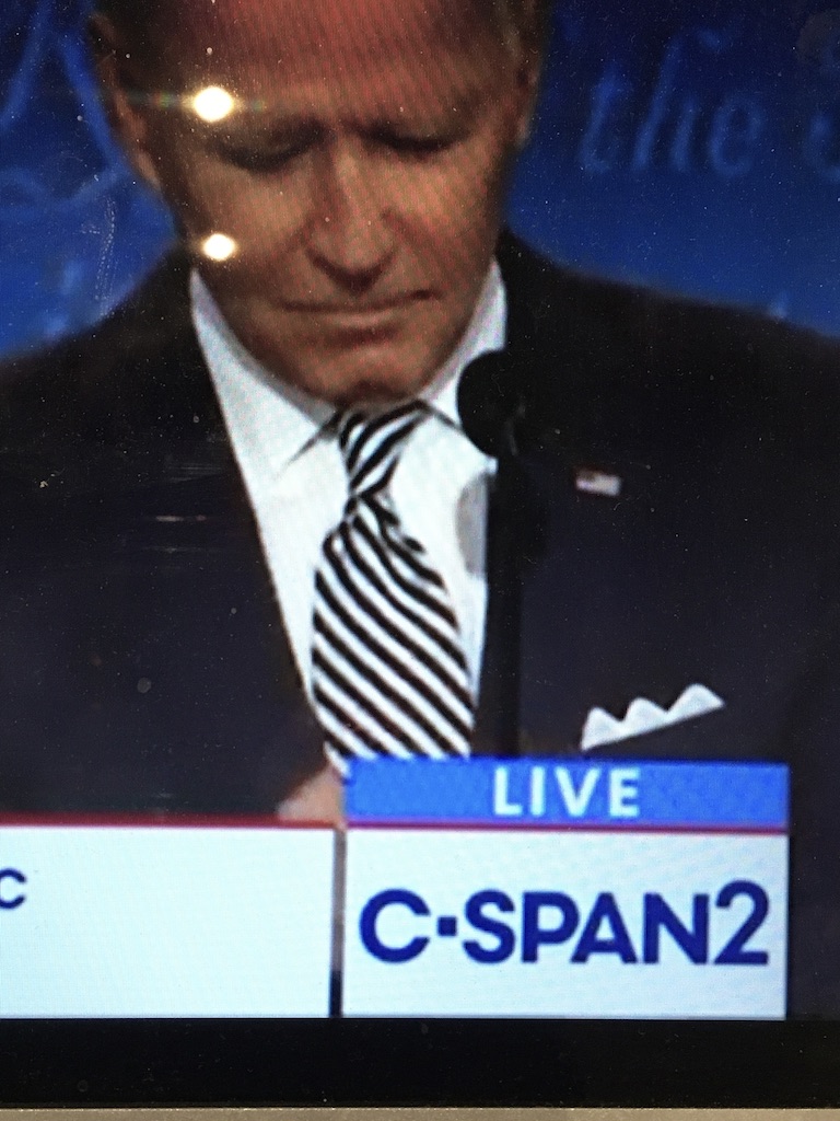 During the debate, Joe Biden fusses with something under his jacket lapel, and ends up exposing a small wire. Wonder what's going on their??