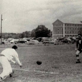 SienaSoccer's tweet photo. How it started:           How it's going: https://t.co/vFOv2PfUgP