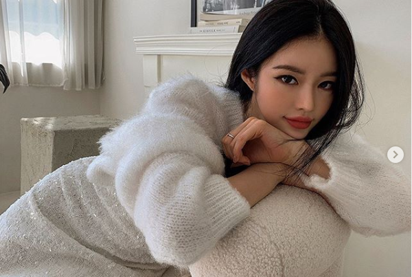 LIPHOP_Official's tweet photo. LIPHOP Fall/Winter is finally here! Where is your LIPHOP? 

15 to 20 new items are uploaded every single day 

https://t.co/AmymgPUoVi
https://t.co/6Rck78kcXs

#liphop# 립합 #ootd #daily #fashion #highfashion #shopping #seoul #korea #world #losangeles https://t.co/eaGOc0Xgq4