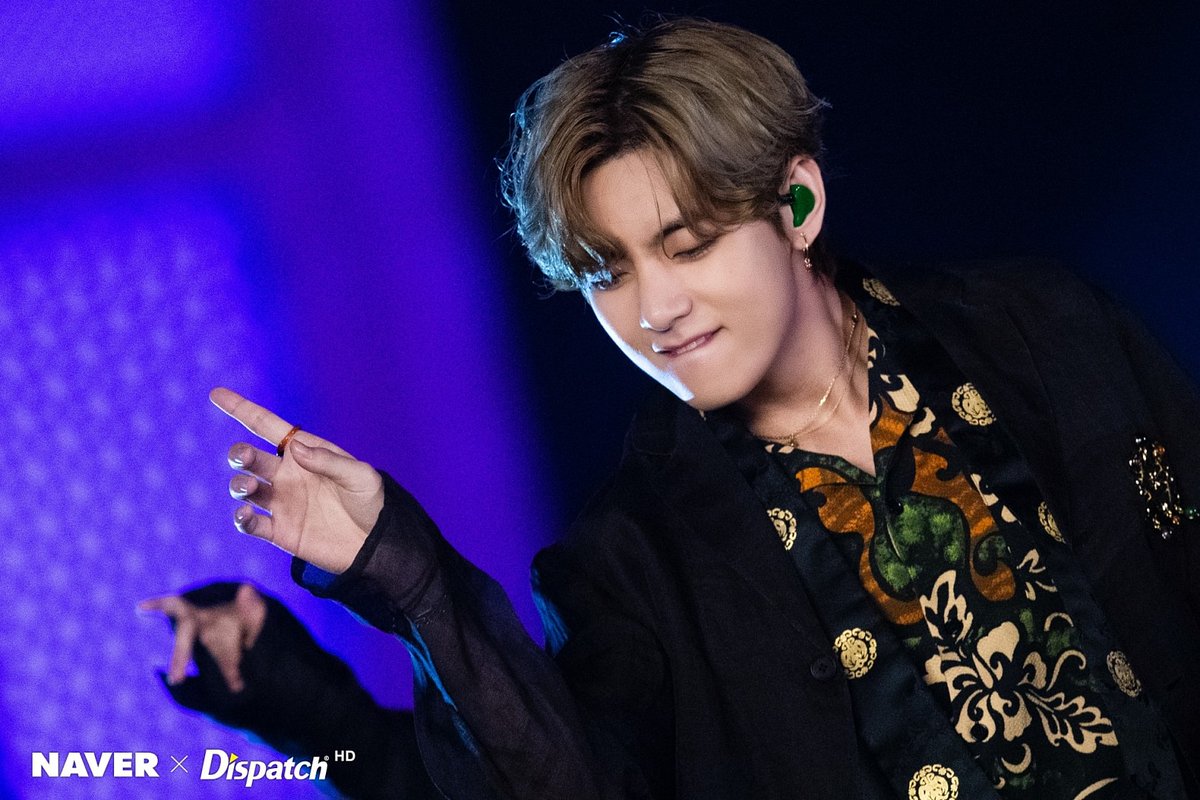HB_bangtan4life's tweet photo. Ok.... 🔥🔥🔥🔥
@BTS_twt #BTSARMY #btsdispatch #BTSWEEK #btsweekonfallon https://t.co/HSHRG1ynLC