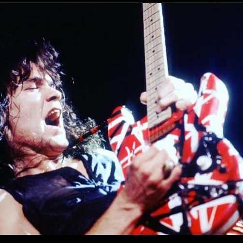 sharmtf's tweet photo. Com certeza perdemos um dos 10 maiores guitarristas do mundo, Eddie Van Halen tinha uma técnica incrível, e tocava com muita facilidade o que muitos tocam com dificuldade https://t.co/JeOM0xa12z