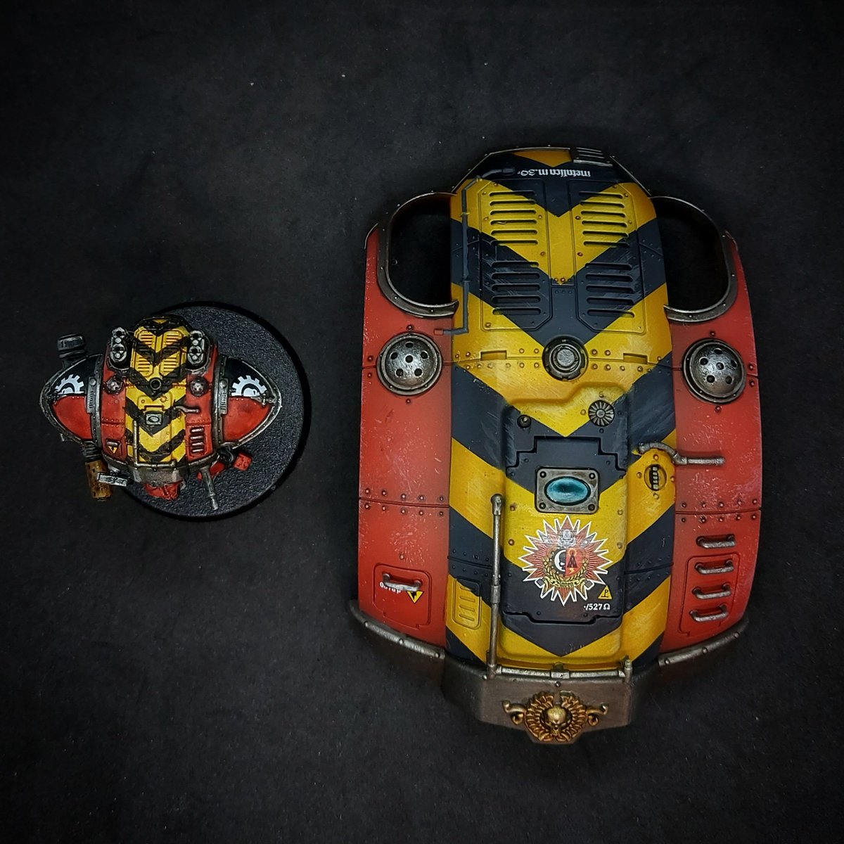 BDali21247075's tweet photo. I did up a 28mm Imperial Knight Carapace, to match (mostly) the AT scale one. May end up doing the rest of the 28mm Knight now...
#WarhammerCommunity #PaintingWarhammer #Warhammer40k #ImperialKnights #AdeptusTitanicus #HouseRaven https://t.co/6VmaiOQ4dT