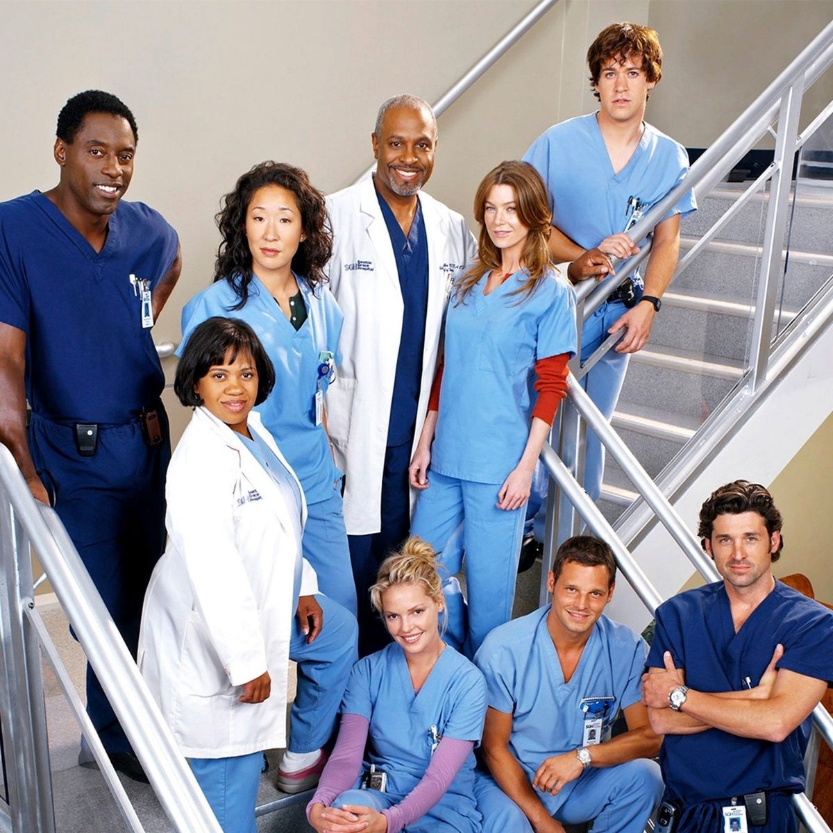 ResidentesArg's tweet photo. 🎥 Con 17 temporadas y 15 años de existencia, #GreysAnatomy es la serie de medicina más vista en el mundo.
En marzo, la productora anunció que donaría a centros de salud el suministro de batas y guantes que usan en la serie.
#ComunidadResidentes 👩⚕👨⚕
#ResidentesArg https://t.co/srCN8ygpKR