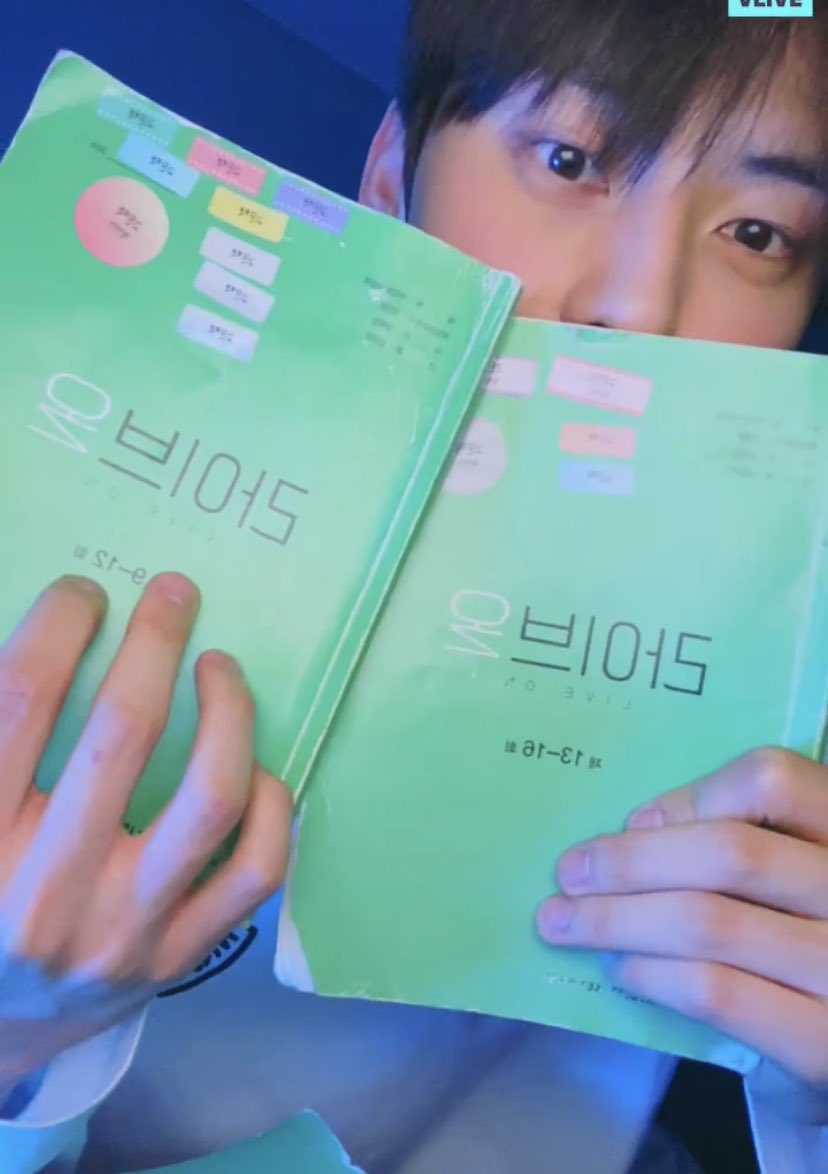 greenTea__89's tweet photo. 술을...한잔햇섭니다..... 다른건 모르겟고요....라이브온.... 아기 아니 고은택 학생 하나만 기억해줍새요... 아주 똑부러진 친구거던여 하 은택아 누나가 기다려억(고성방가) https://t.co/4bMm3fERL6