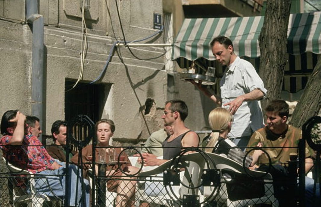 SniperAlleyPhot's tweet photo. Leisure time in Sarajevo Under the Siege...
May 1993
#SiegeWave
Photo©️Patrick Durand https://t.co/NkTayrZKvn