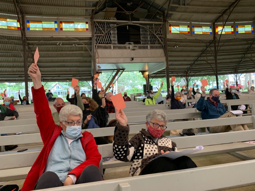 rich_saltzberg's tweet photo. West Tisbury voters unanimously approved a non binding resolution for the reduction of fossil fuels by 50% by 2030 and 100% by 2040. @TheMVTimes https://t.co/SQryCOaOsM
