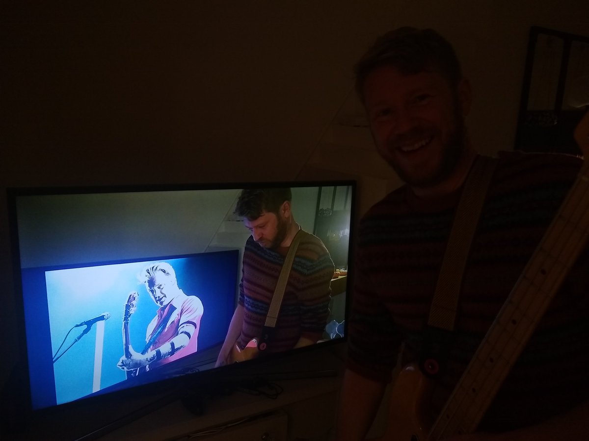 nicolahazelcox's tweet photo. @qotsa having a fun evening pretending we're playing with you! @SimonTierney7 https://t.co/7V1eJOLjNX