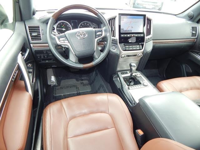 UAEPinoyCom's tweet photo. New post (2016 TOYOTA LAND CRUISER) has been published on UAE Pinoy - https://t.co/hMsGgpF74L https://t.co/AYQVur4wL4