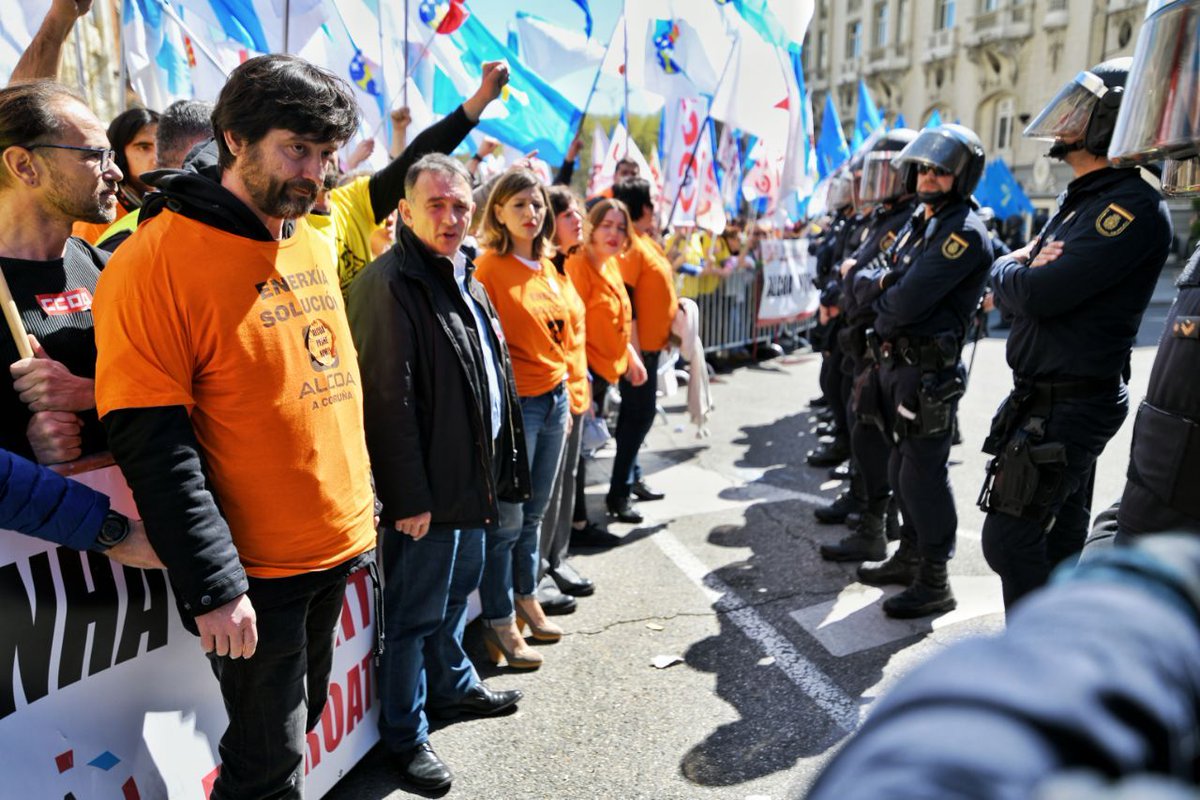 RebelinAluminio's tweet image. "RT @UnionDeLuchas: #alcoanonpecha lleva muchísimo en lucha,se hacen escuchar por políticxs,se les apoya desde la red y asi se hacen eco los medios y ahira que los veis en la tele os apuntáis ó ni así #CodoConCodo https://t.co/TGPrKZ17ht"