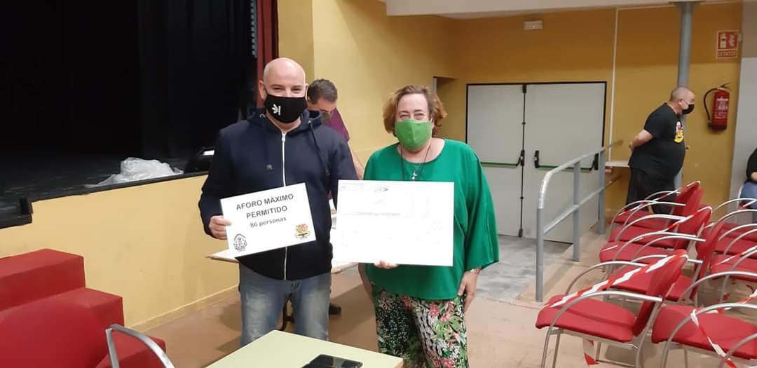 ColomdOr's tweet image. Ayer se nos entregó el cartel de aforo permitido en nuestro casal. Los extintores ya han sido colocados . Todo ello beneficia a la seguridad de los falleros y de las fiestas. #fallas2021 #LaSeguridadEsTareaDeTodos