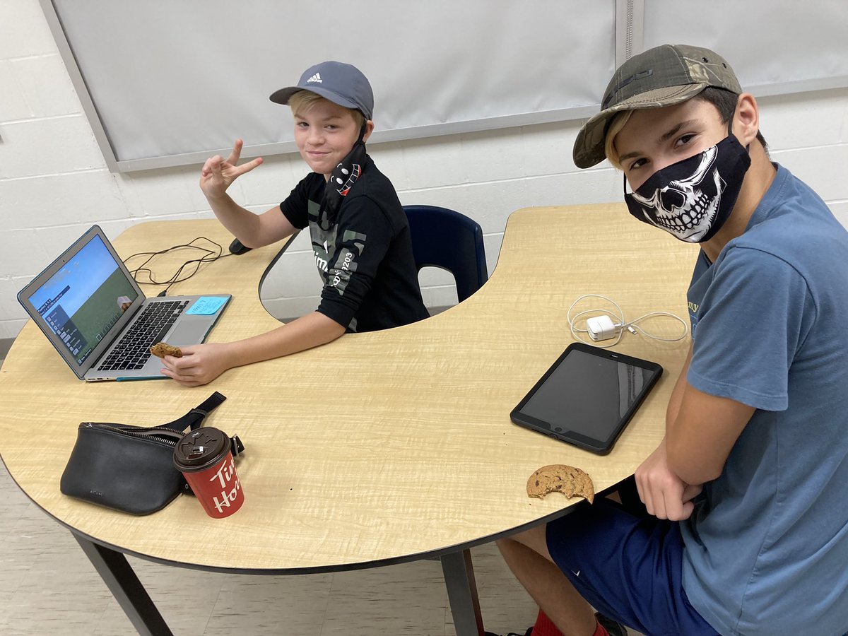 MmeAmydee's tweet image. Merci à Levi et Brady for teaching Mme.Amy how to navigate Minecraft!Gr.7 Ss @Southview_LDSB are starting their « Me Voici » project next week. Merci mille fois for encouraging Mme to take risks &amp;amp; try new things @CPFontario @transformingfsl @MmeBabcock #colearning #leadbyexample