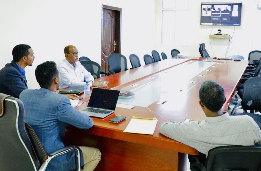 CIPSomalia's tweet photo. Virtual Contract Signature event by @SomaliaMolsa for the consultancy service for the development of Civil Service Pay and Grading Policy, Pay &amp; Grading Structures. This will address fundamental issues of pay &amp; grading with the reclassification of #CivilService jobs in #Somalia https://t.co/ZveRF4Np5S