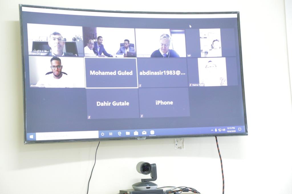 CIPSomalia's tweet photo. Virtual Contract Signature event by @SomaliaMolsa for the consultancy service for the development of Civil Service Pay and Grading Policy, Pay &amp; Grading Structures. This will address fundamental issues of pay &amp; grading with the reclassification of #CivilService jobs in #Somalia https://t.co/ZveRF4Np5S