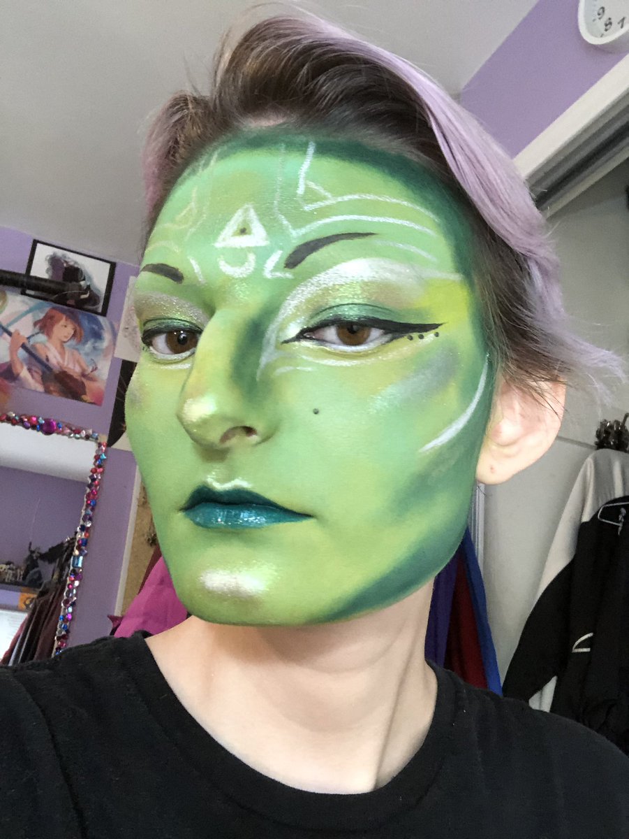 fullfringal's tweet photo. Take me to your leader 
I come in peace
✨👽🪐🚀⭐️🛸✨
#makeup #makeupoftheday #muotd #halloweenmakeup #alienmakeup #spacebabe #creativemakeup #artmakeup #editorialmakeup #sfxmakeup #sfx #scifi #alien #makeupfirstnegativitylast https://t.co/kprO1iOFK5