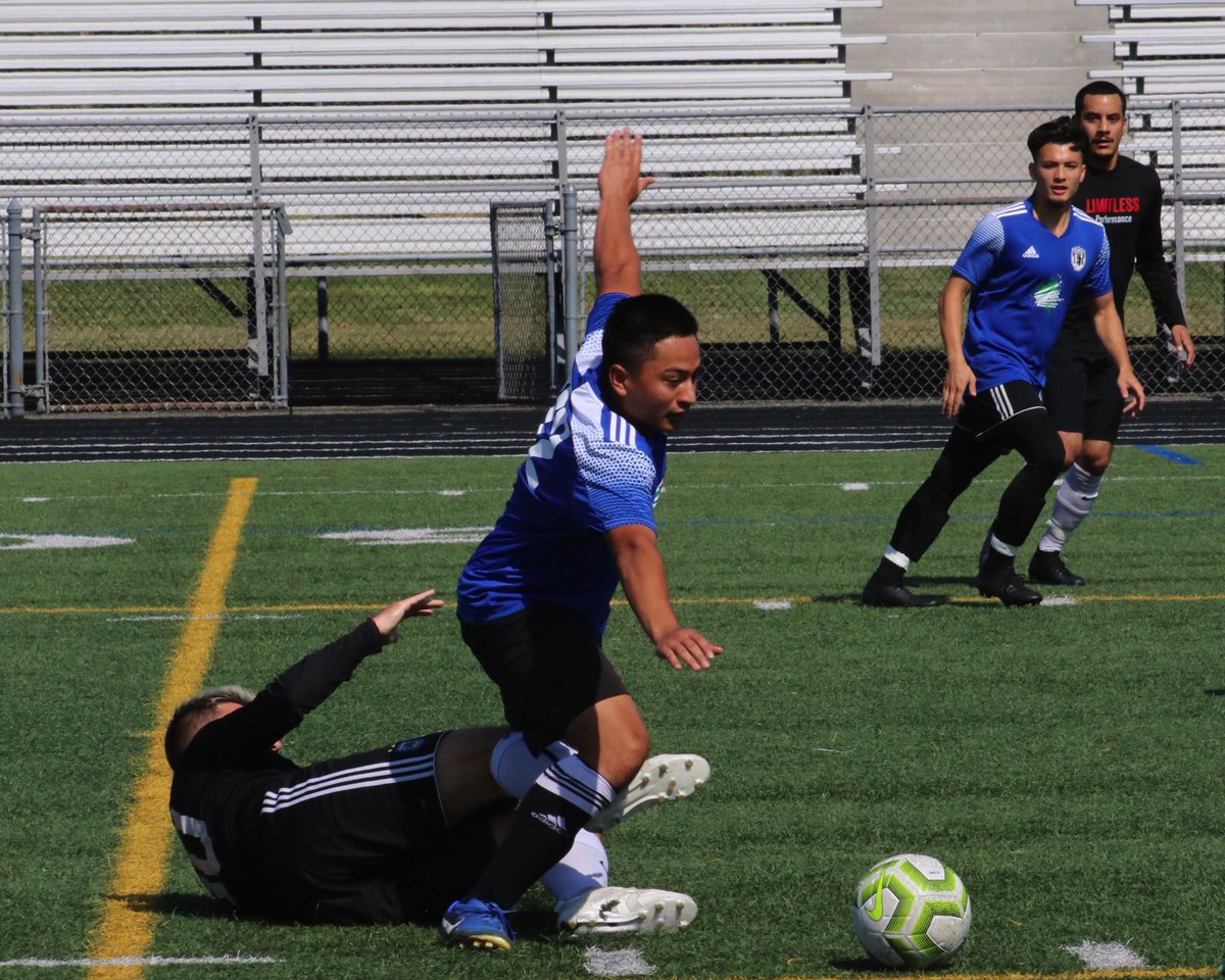 mdjones_13's tweet image. midfield play @SpiresFrederick @fclimitless @MarylandMajors @ProtagonistUSA @marylandsoccer