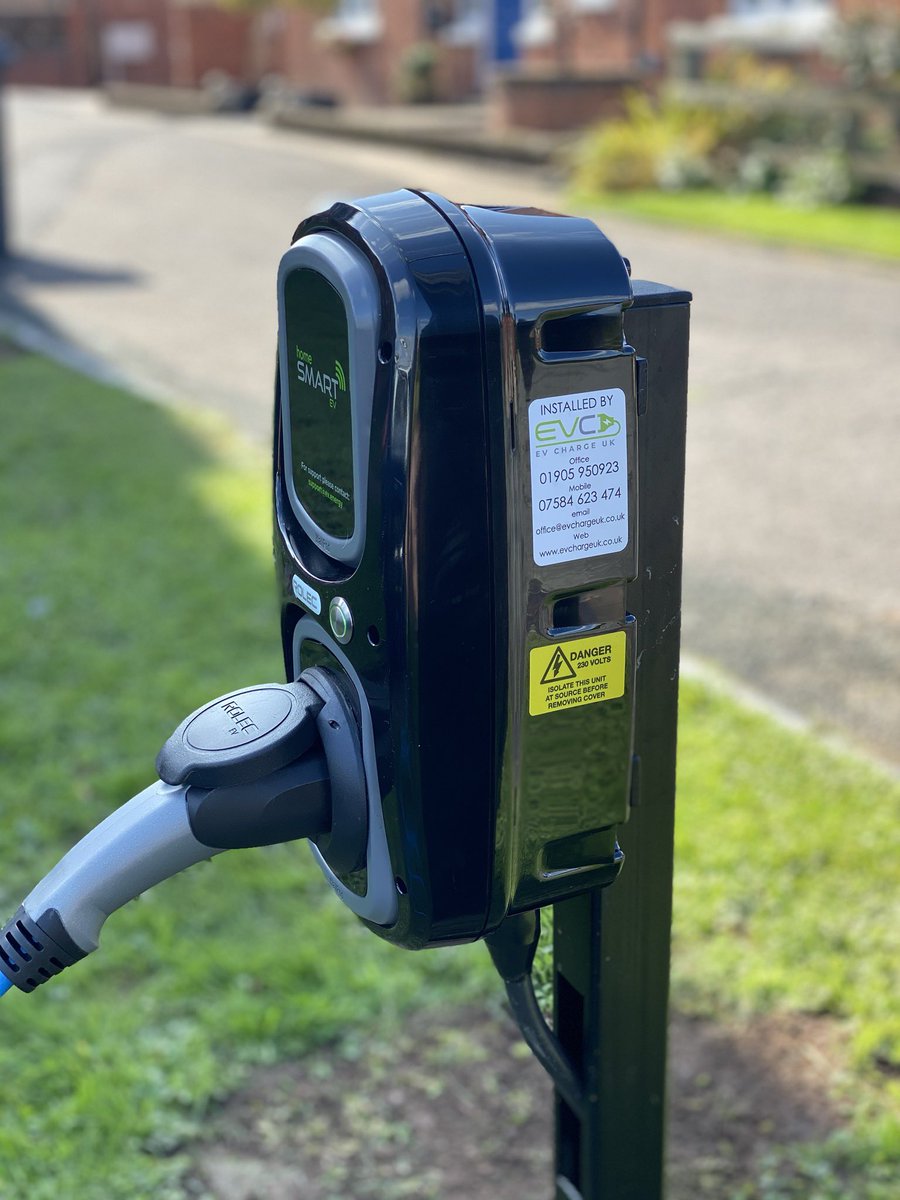Evchargeukltd's tweet photo. EV Charging without the dreaded extension leads and 24 hour charging times! #BMW #evcharging #ElectricVehicles #rolec https://t.co/adM9U4kCIo