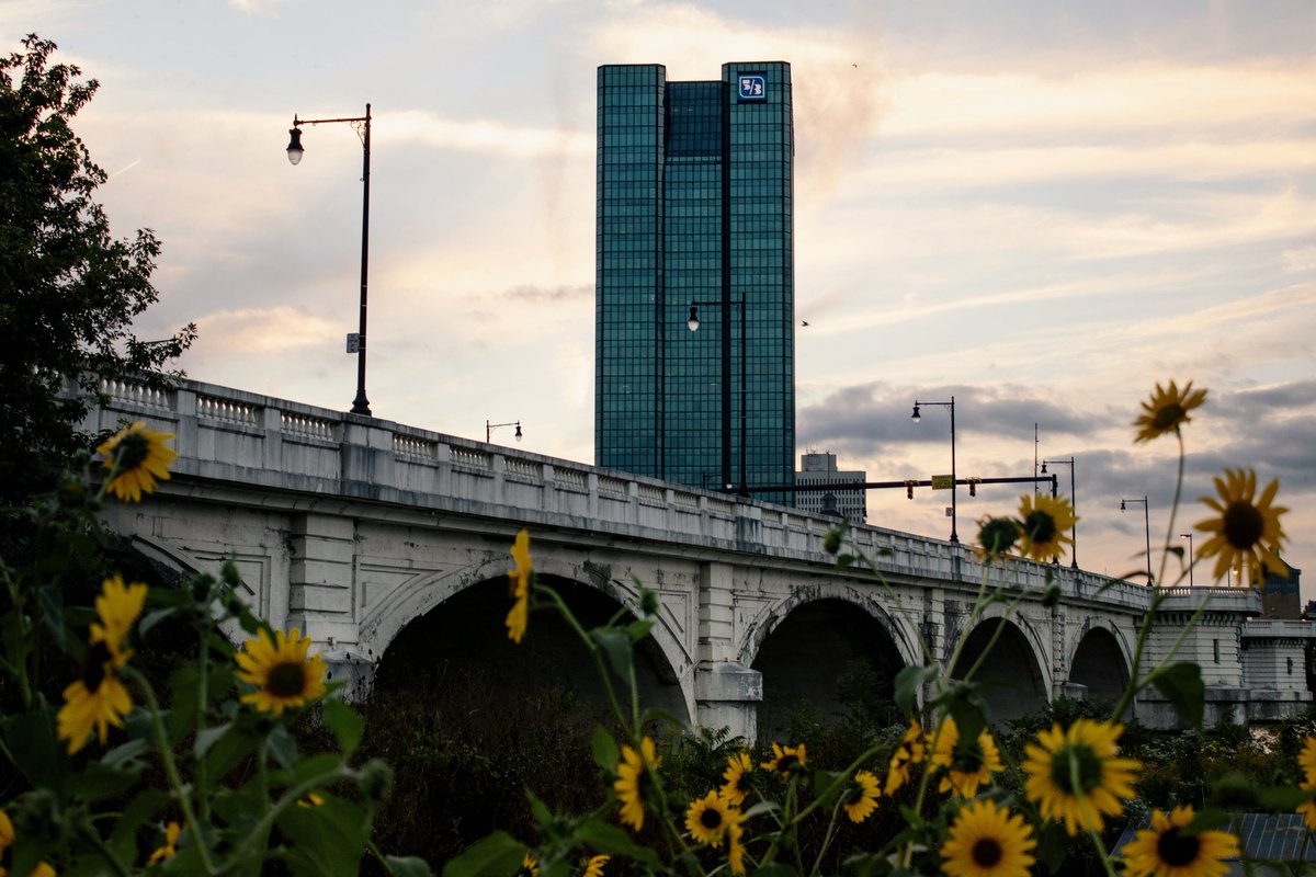 logan_albring's tweet photo. It's been a while since twitter has seen some of my work. Here's two of my favorites 📷 #downtown #toledo https://t.co/m1qhfGLIc4