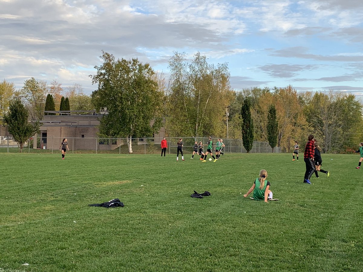 Jaycvandy's tweet photo. Last night of U12G enhanced soccer. Playing Queen of the Court. TY to ⁦@SmalErin⁩ n Brynn Nash of ⁦@UNB_Soccer⁩ for their help in block 4.  Great leaders and role models for the players. ⁦@fdsasoccer⁩ ⁦@JonCrossland19⁩ ⁦@coachbmo⁩ ⁦@roryqkeys⁩ https://t.co/nKZhPRjyZI