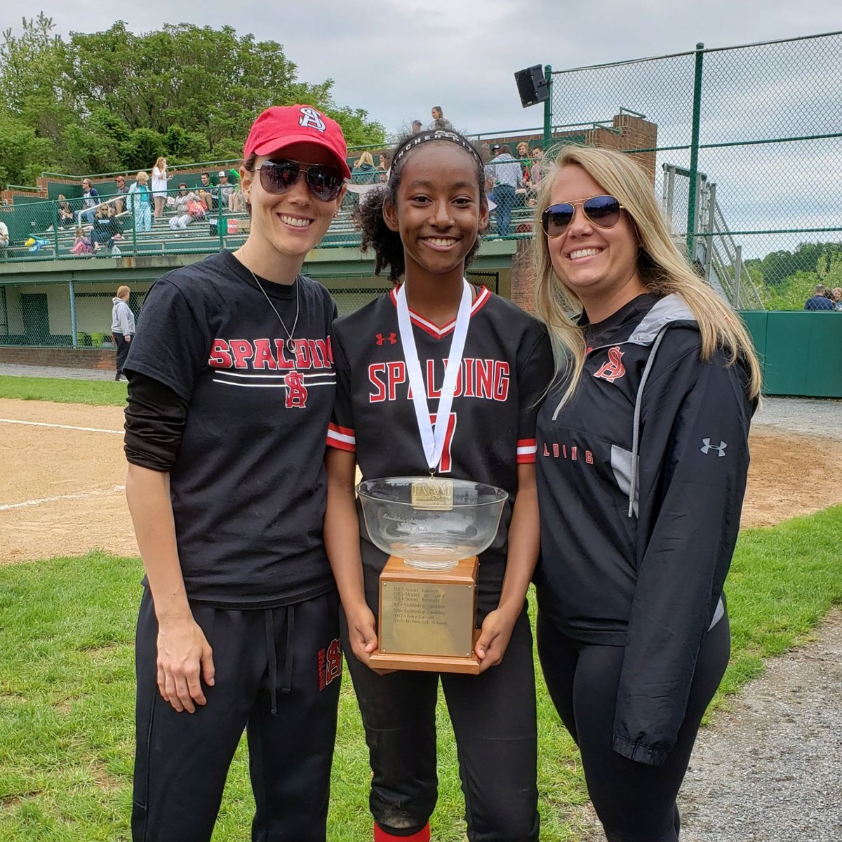 amaya_carroll's tweet photo. Happy #NationalCoachesDay to the ones who keep the game fun and believe in me and my teammates to get things done on and off the field ❤🤍🖤 #ASHSCavs #FirecrackersMD https://t.co/J0nPSlinpQ