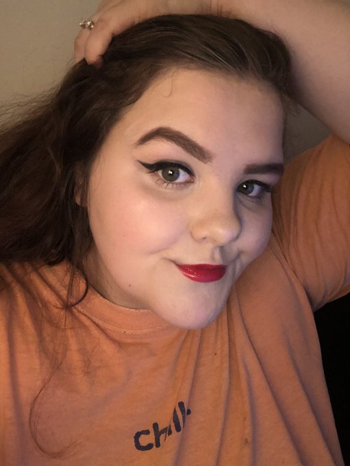 You know I&rsquo;m a selfie queen https://t.co/Smzc1NSOKf