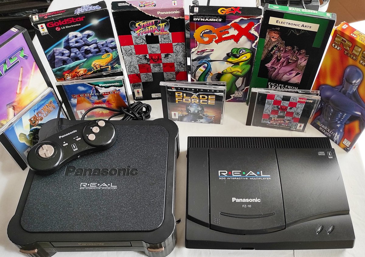 defthead's tweet photo. Siempre he pensado que el 3DO ha sido infravalorado y confundido con el CDi, pero en realidad si tiene algunos buenos juegos. aquí Panasonic 3DO FZ-1 and FZ-10
_
#3do #panasonic #panasonic3do #real #3dointeractivemultiplayer #triphawkins #32bit #arm #3d #streetfighter #capcom #ea https://t.co/uyQdyBSdXy