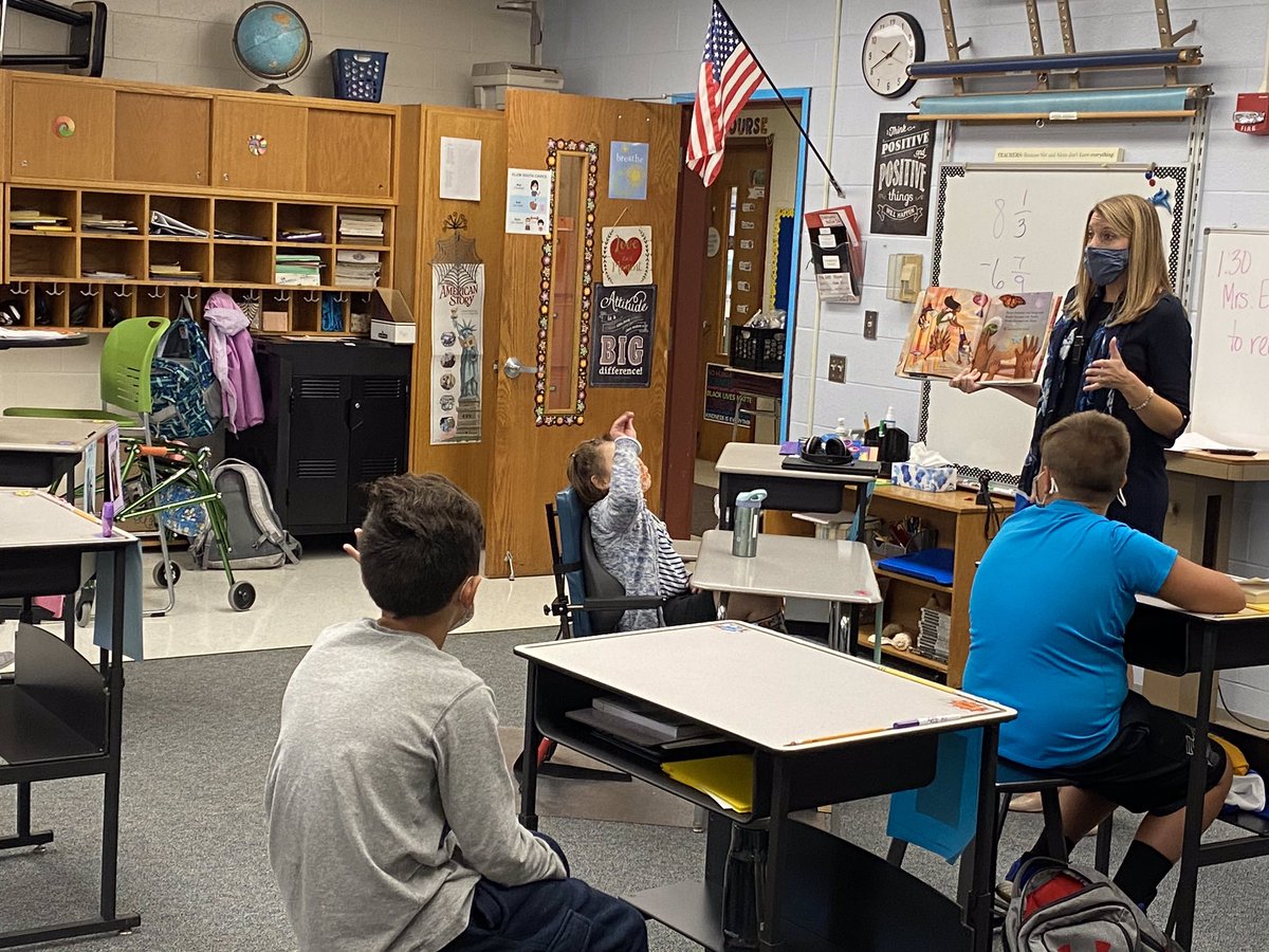 Can’t beat reading an incredible story to an engaged group of fifth graders! Check out Dreamers by Yuyi Morales. #HispanicHeritageMonth