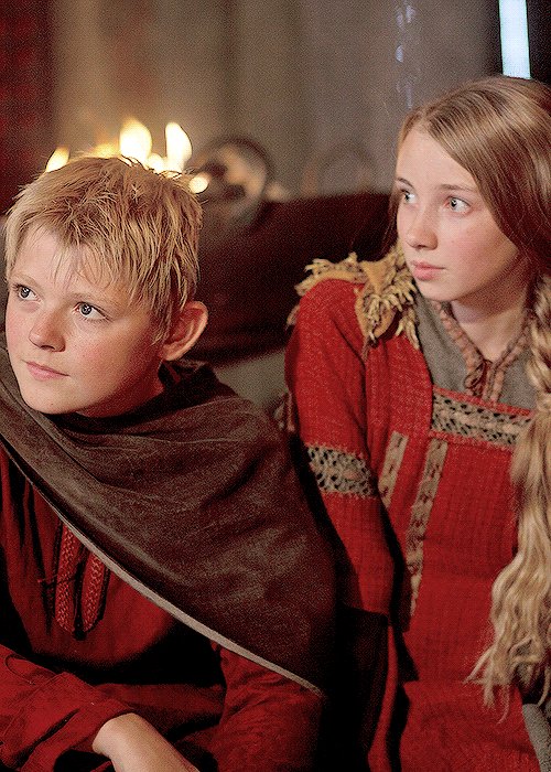 Vikings Brasil on X: Segundo o Saxão Gramático Ragnar teve 3 filhos com  Lagertha, um menino chamado Fridleif e duas meninas que não foram relatados  os nomes. Com a Tora ele teve