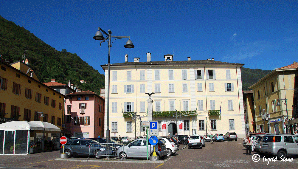 ComerSeeSpecial's tweet photo. Dongo – a Lively Town on the West Bank of Lake Como. See more: https://t.co/NUwXiDIBIN
#lakecomo #Italy #Lombardia #vacation #holidays #TRAVEL  #autumn #camping https://t.co/gANMQrFnZy
