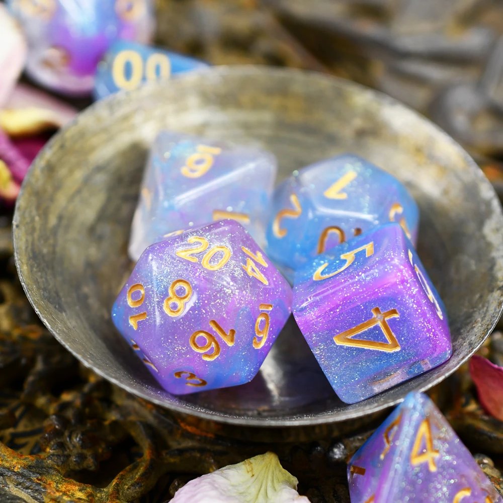 As promised, since I hit 2000 followers, I'm giving away the following;- Aurora Smoke-Silk Dice Set- Northern Lights Dice Set- A Copy of Tasha's Cauldron of EverythingTo Enter: Like & Retweet this post, then Reply with your favourite Dungeons and Dragons moment. #DnD  #TTRPG