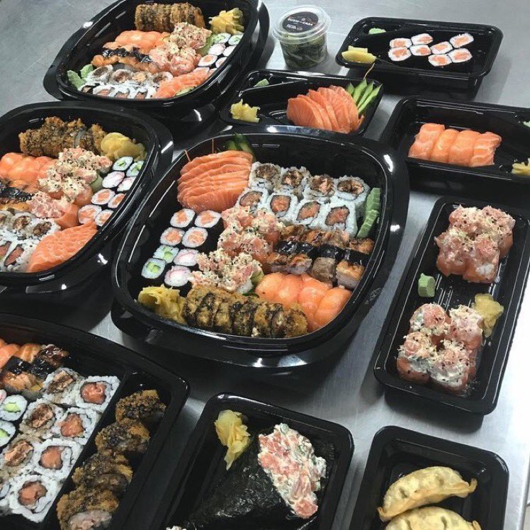 EuRoodr's tweet photo. hoje eu queria comer pelo menos 3 mil peças de sushi https://t.co/NgaMOIdud9