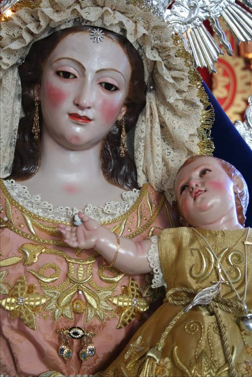 PasoyDolores's tweet photo. 7 de Octubre [Festividad de Ntra. Sra. del Rosario] 

"Amada por Dios desde toda la eternidad, viniste al mundo llena de gracia y sin la más ligera sombra de pecado para ser Madre de Jesús y Madre nuestra."

Queremos felicitar a @VirgenRosario que hoy celebra su onomástica. https://t.co/Aq1thSCXGJ