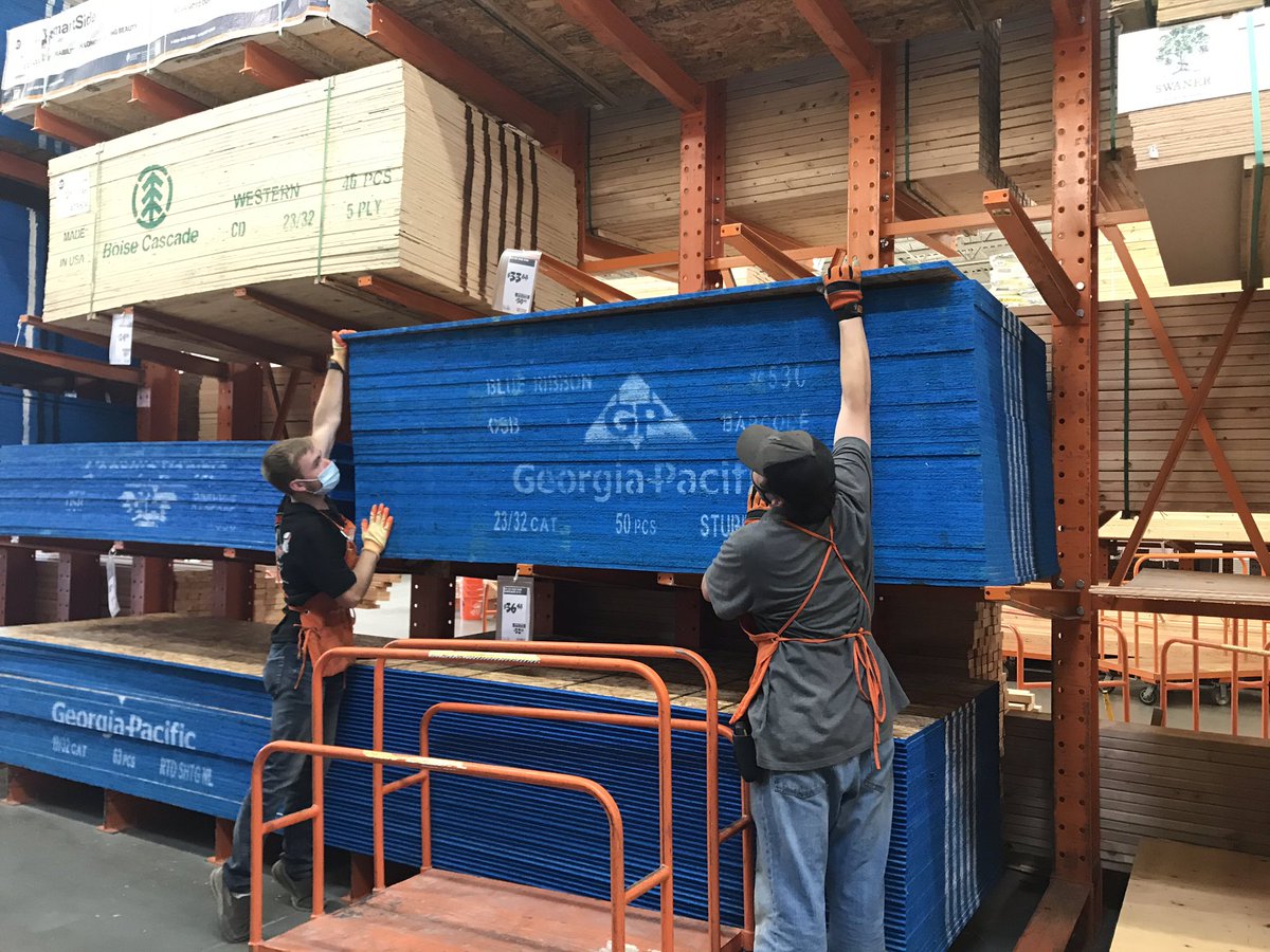 HDTeam4025's tweet photo. Watch out Ya’ll! Back to back groups of associates wearing gloves when loading carts full of lumber! Thank you Sarah, Jason, Tyson, and David! @BeauLachance #PNWPride #PNWSafetyFirst https://t.co/GcuC9I1AgO