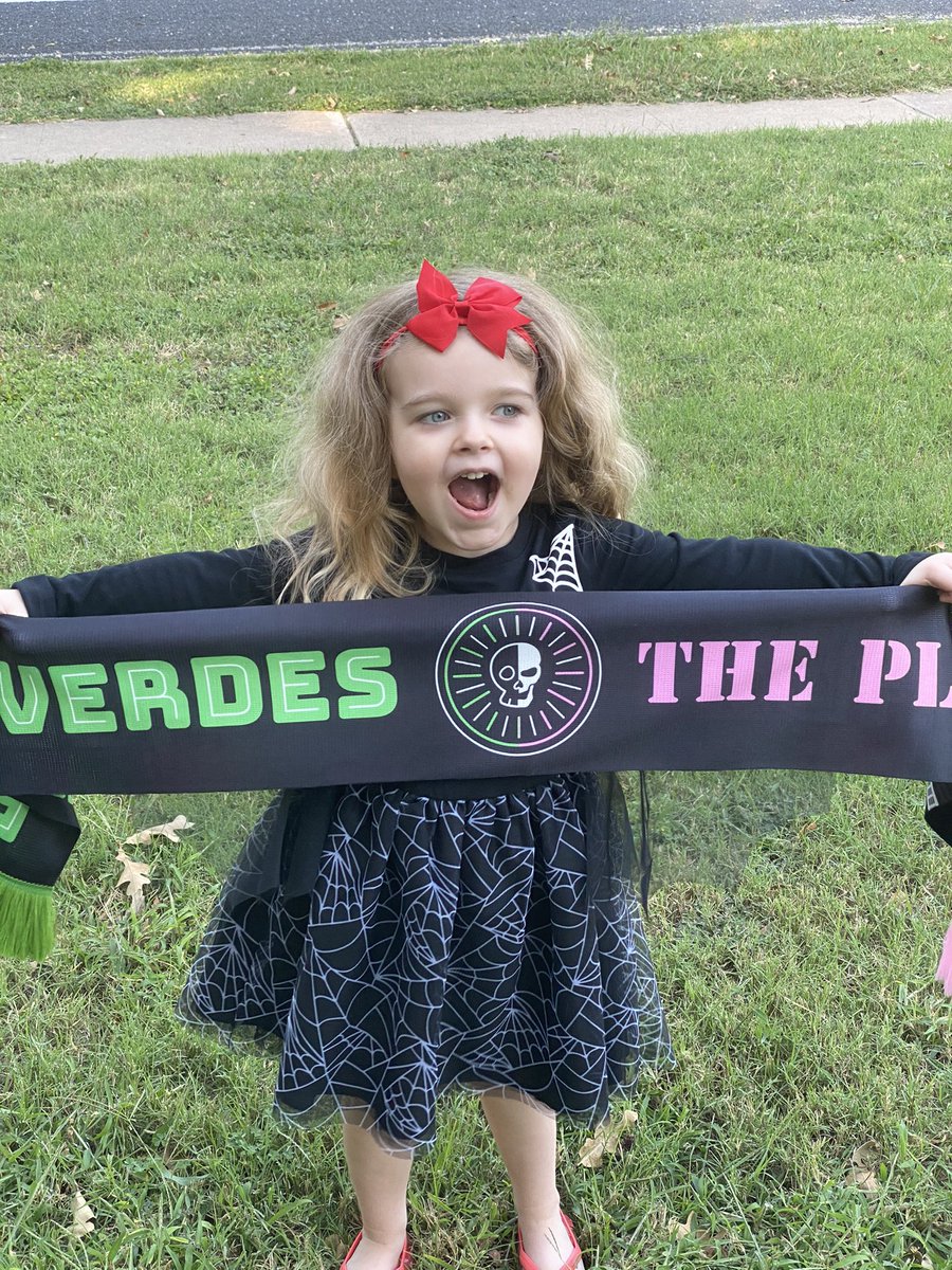 DoctorShades24's tweet photo. This demon is a huge Red, and a proud supporter of #ElTree.
Don’t ever tell my daughter she doesn’t know footy, she probably knows more than a lot of men already and she isn’t 5 yet.
This scarf fits my demon perfectly.
@ThePlastics_SG @LosVerdesATX @AustinFC https://t.co/loUocChPjh