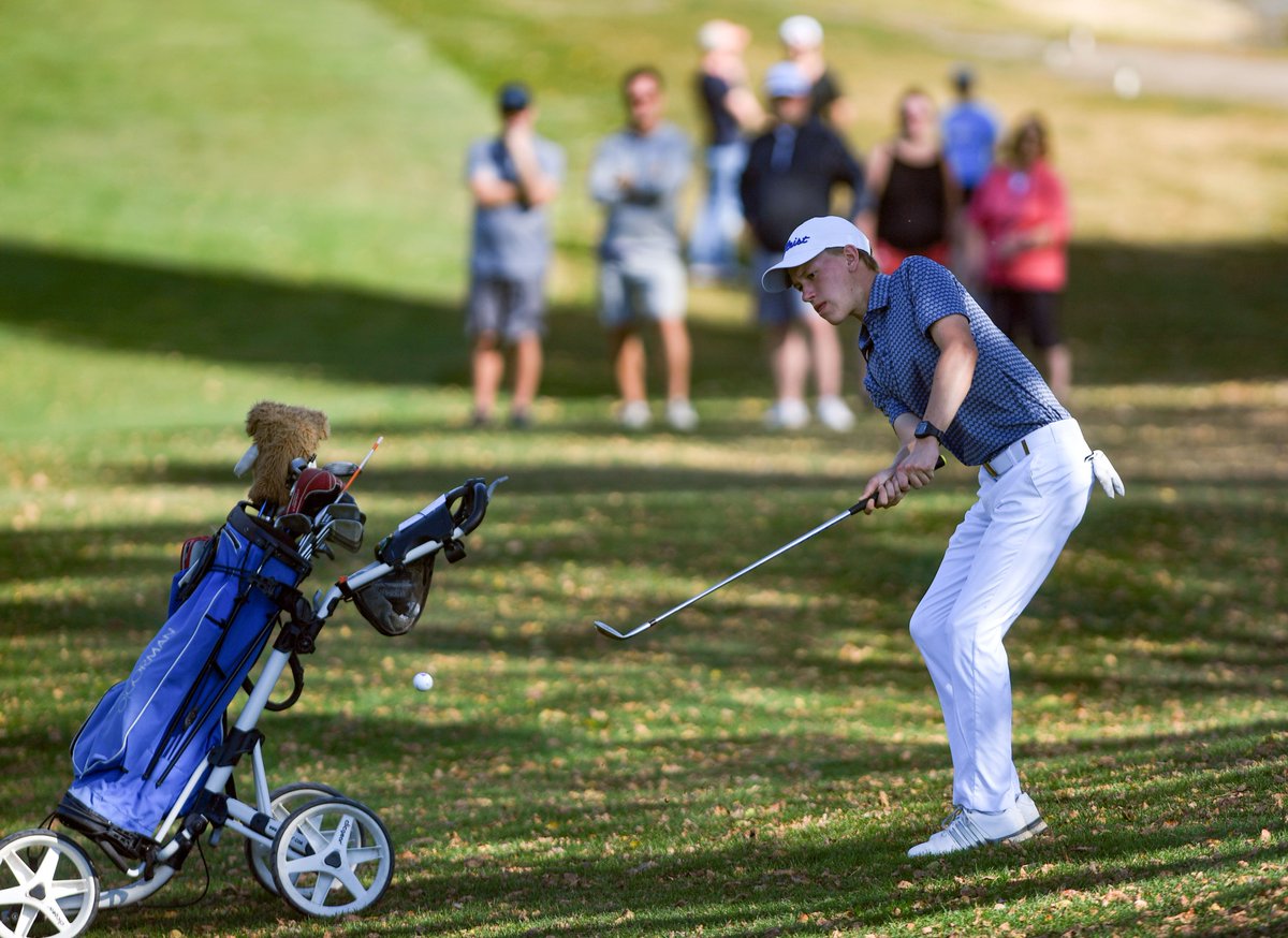 EEWoodiel's tweet photo. . @Nashstenberg won the class AA boys state high school golf championship today! See more from the competition in my gallery here: https://t.co/qfpvTQYpRR
#arguspreps #sdpreps https://t.co/nbKn3kZHJG