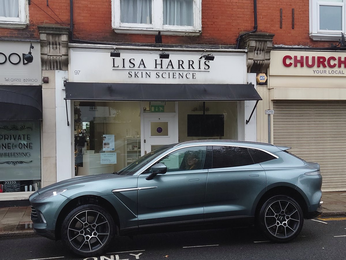 ocrossborder's tweet photo. Aston Martin DBX
#AstonMartinDBX #astonmartin #dbx #4x4 #weybridge #surrey #beautifulisrelentless #luxurycars #luxurylifestyle #privatewealth #familyoffice #uk #crossborder #oliviacooper #oliviacrossborder https://t.co/9L42CM6M2W