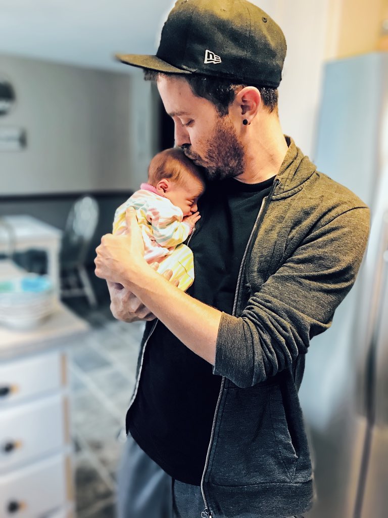 RyanLouisIV's tweet image. Baby Remly. She’s so small. #uncleryan