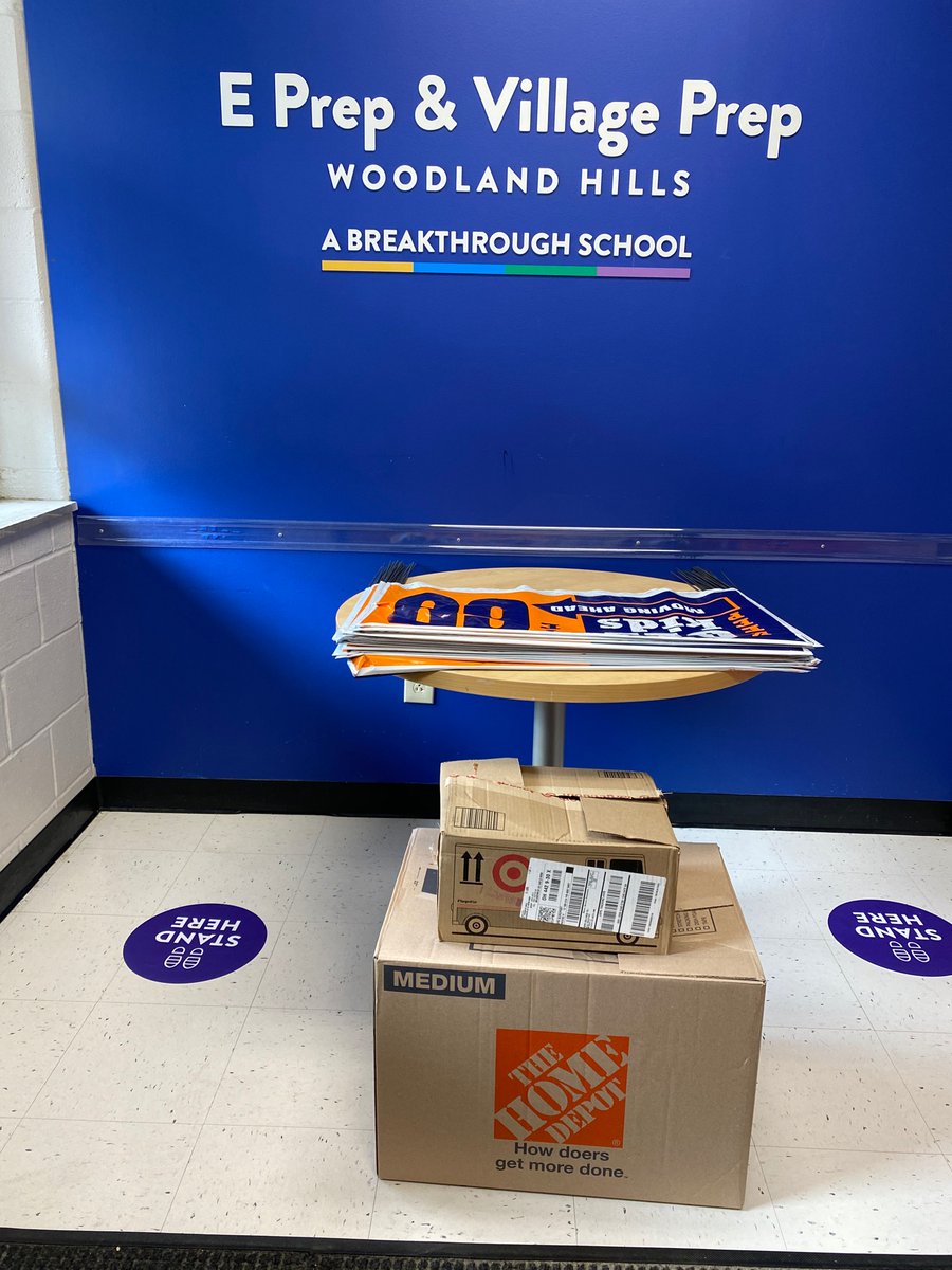 AshleyWasie's tweet photo. Busy day! 1st: Picked up our school supplies donation from our employees at the new Mayfield Hts. location. 📚➡️ traveled to Woodland Hills @breakthroughcle to put those donations to good use. Finished by picking up #RaceForReEntry signs @EdwinsCLE Bakery! ☕️🍫 #BofAVolunteers https://t.co/IlDbgMhZhO