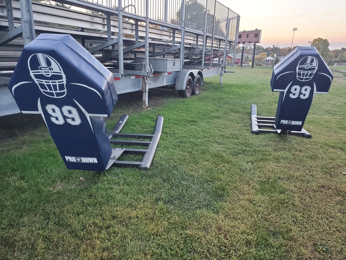 FootballAmherst's tweet photo. 2 new sleds are in, made possible by everyone's support! We are still $1,300 short of our $8,000 fall goal. If you want to help, see the link, or share it.
#AmherstFootball
https://t.co/QnUkO4Fm2s https://t.co/GOruV8bPMR