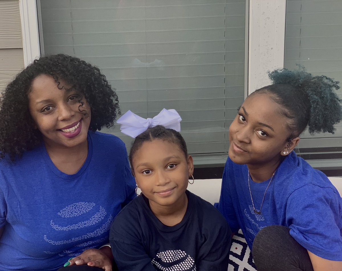 #WeServeCustomersFirst Happy T-Shirt Day Everyone!!!@anthonyetuggle <a href="/dahnahull/">Dahna Hull</a> <a href="/LevelUpCustCare/">Level Up Customer Care</a> <a href="/TeamFontleroy/">Carolyn Fontleroy</a>