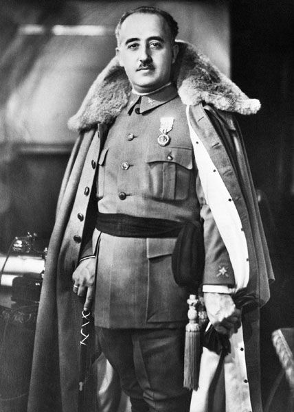 Franco, who had served as the popular commandant of the Zaragoza Military Academy since the Rif War ended, was removed from his post as 1931 after a conflict with the Second Republic’s War Minister. He is placed under surveillance by the new government, suspected of disloyalty.