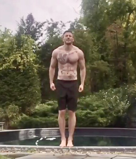 CEvansPhotos's tweet image. Chris Evans, successful actor and professional swimmer 🤤