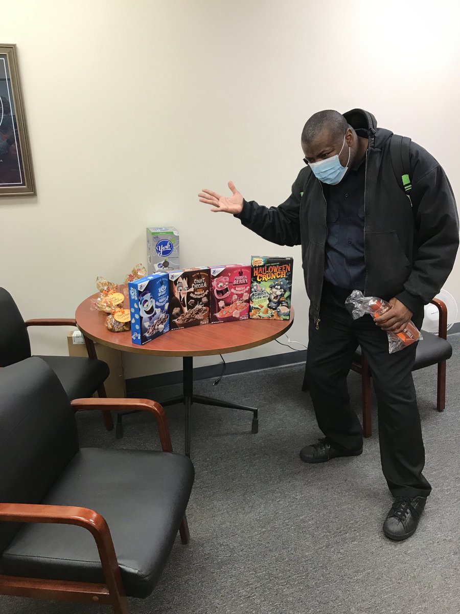 Helping my favorite janitor Leonard out getting him his favorite Halloween cereals! He takes care of us keeping the place clean! We take care of him with special treats! ⁦@PattyStaley⁩ ⁦@Gretch314⁩ ⁦@Oscar_RRC3216⁩ ⁦@troyer_paige⁩